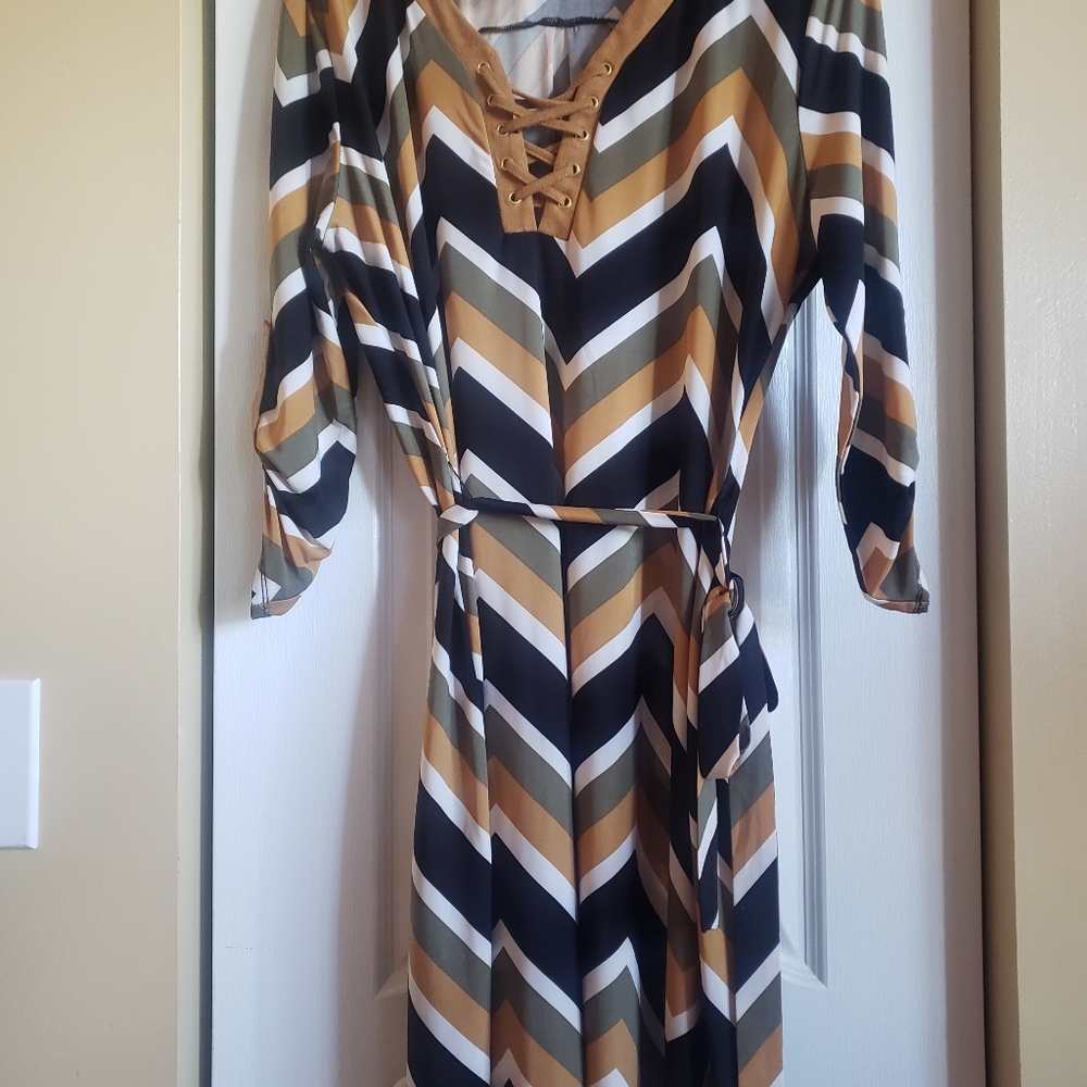 Dress - Picture 4 of 4